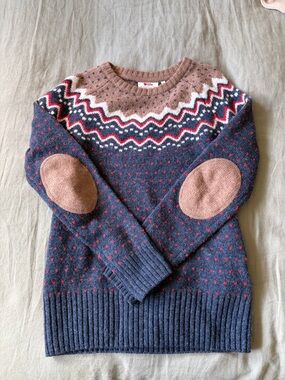 Classic Nordic-Pattern Womens Sweater in Navy and Tan